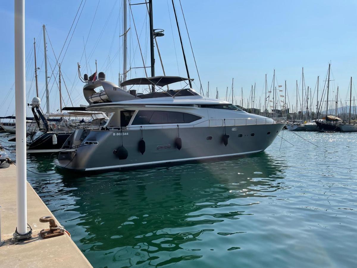 Bateau-hôtel Motoryacht 21 Avec Equipage