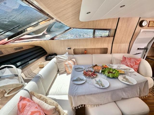 Bateau-hôtel Motoryacht 21 Avec Equipage Barcelone