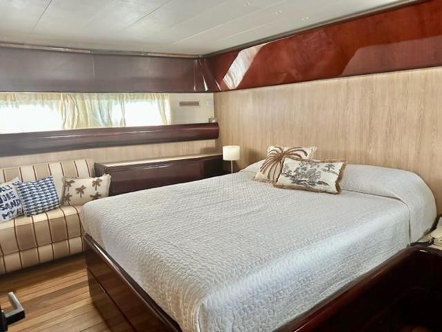 Bateau-hôtel Motoryacht 21 Avec Equipage