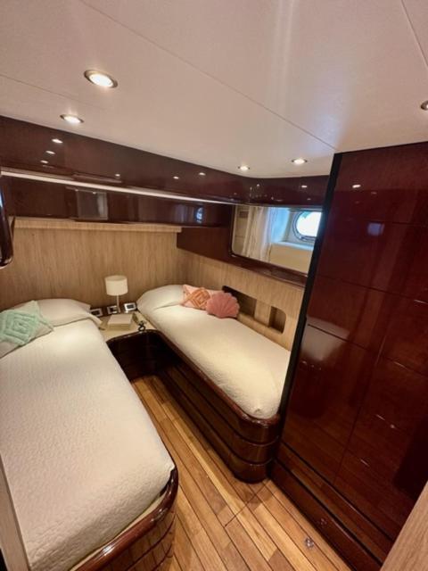 Motoryacht 21 Avec Equipage Barcelone