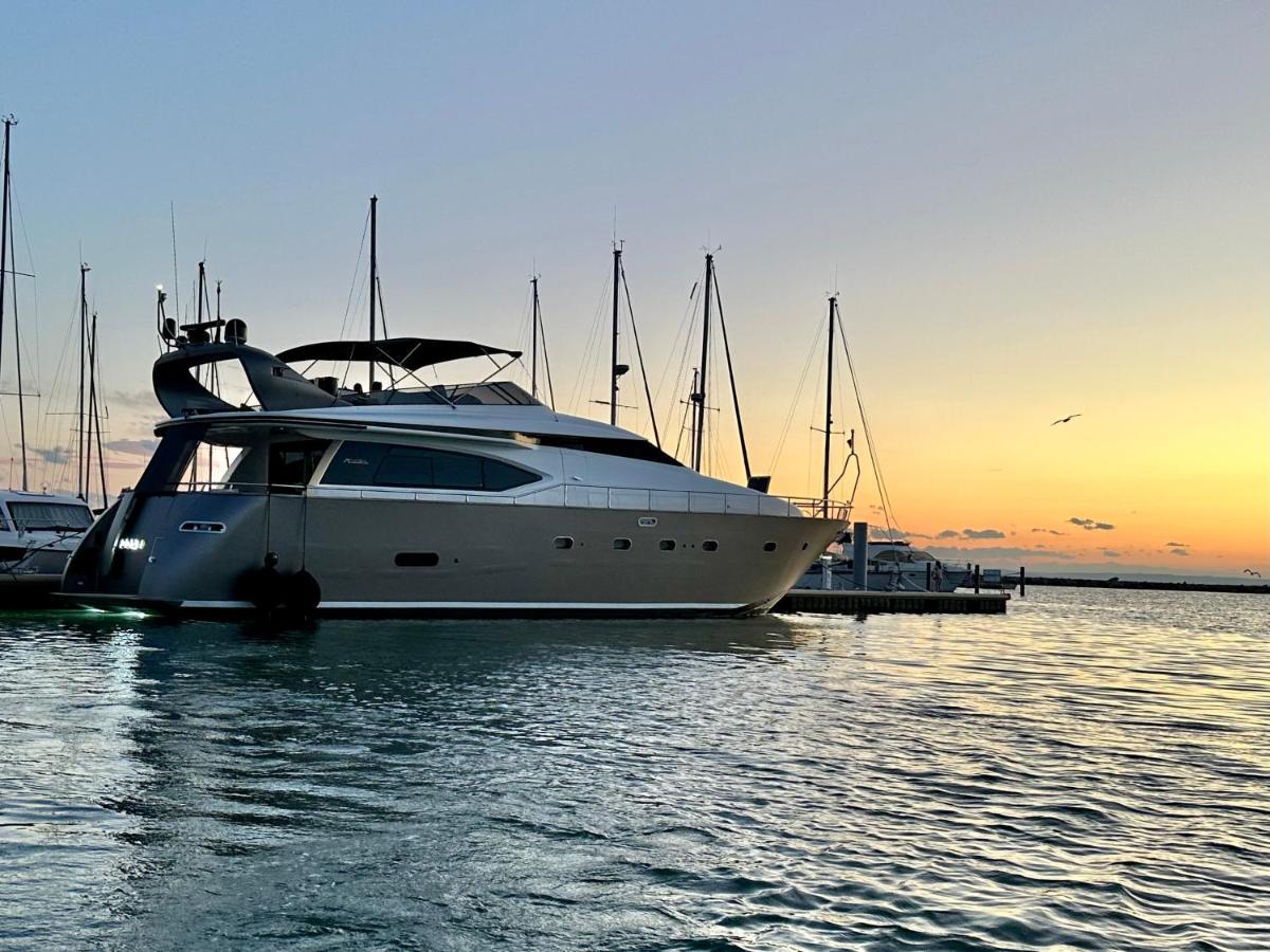 Bateau-hôtel Motoryacht 21 Avec Equipage