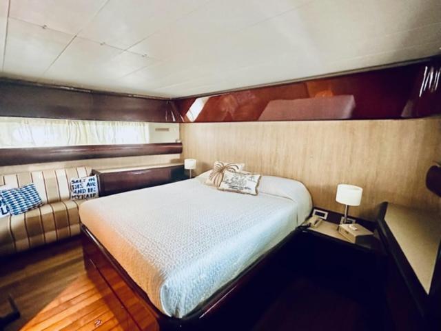 Motoryacht 21 Avec Equipage Bateau-hôtel Barcelone