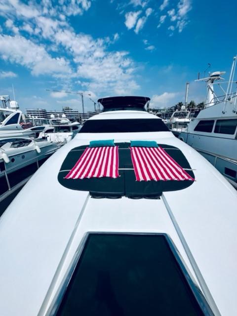 Bateau-hôtel Motoryacht 21 Avec Equipage