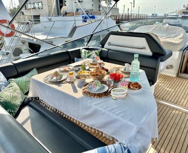 Motoryacht 21 Avec Equipage Bateau-hôtel Barcelone