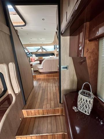 Bateau-hôtel Motoryacht 21 Avec Equipage *
