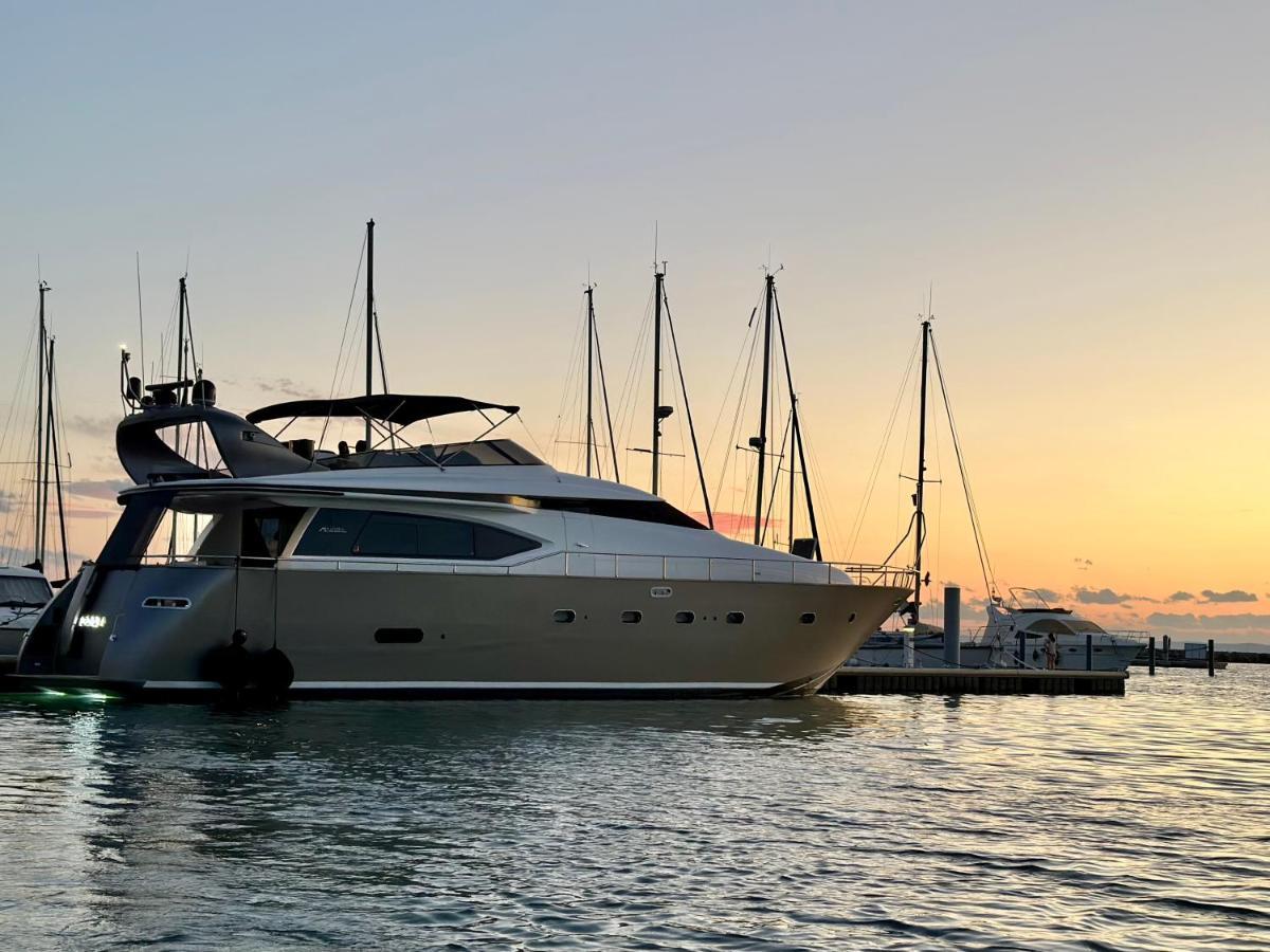 Bateau-hôtel Motoryacht 21 Avec Equipage